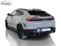 Skats no kreisās puses aizmugurē