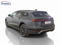 Skats no kreisās puses aizmugurē