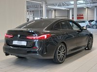 Pogled od pozadi desno