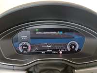 Pohled na přístrojovou desku