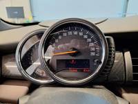 Pohled na přístrojovou desku