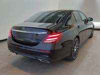 Pogled od pozadi desno