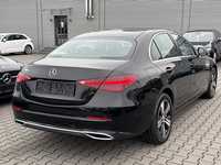 Pogled od pozadi desno