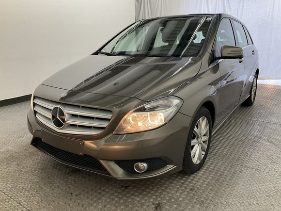 Pogled od napred levo