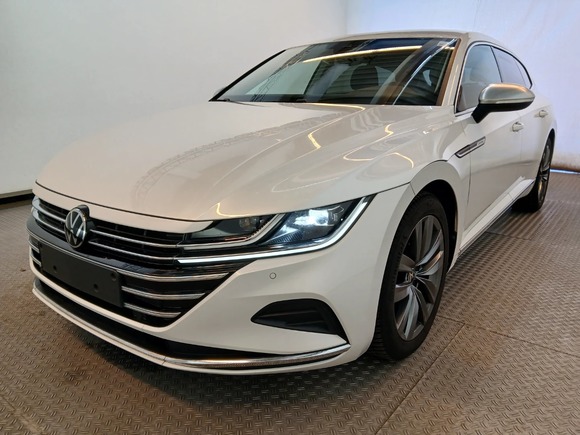 Pogled od napred levo