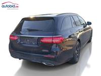 Pogled od pozadi desno