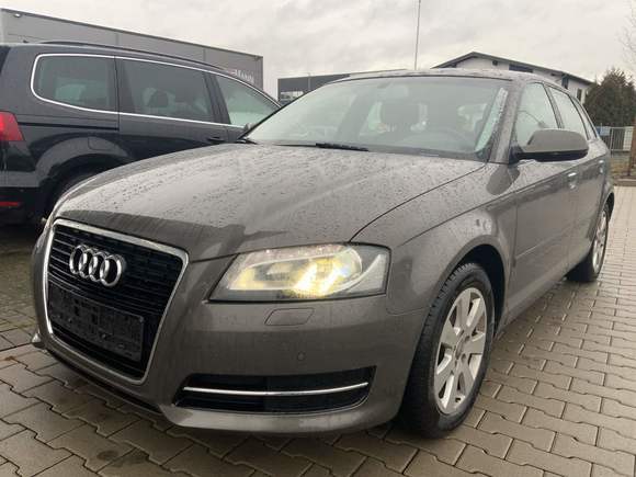 Pogled od napred levo