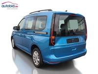 Skats no kreisās puses aizmugurē