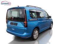 Skats no labās puses aizmugurē