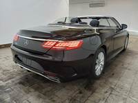 Pogled od pozadi desno