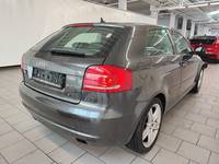 Pogled od pozadi desno