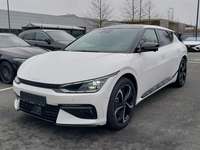 Pogled od napred levo