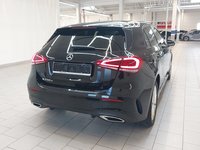 Pogled od pozadi desno