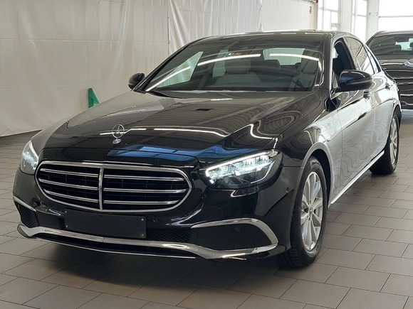 Pogled od napred levo