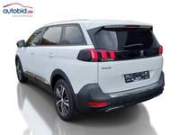 Vaade tagant vasakult