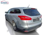 Vaade tagant vasakult