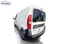 Vaade tagant vasakult