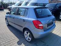 Vaade tagant vasakult