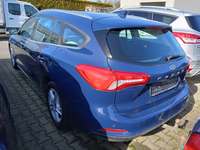 Vaade tagant vasakult