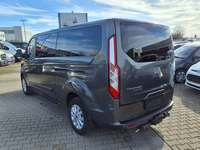 Vaade tagant vasakult