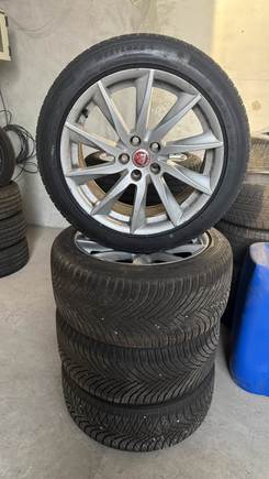 Skats no kreisās puses priekšā