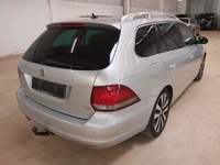 Pogled od pozadi desno