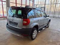 Pogled od pozadi desno