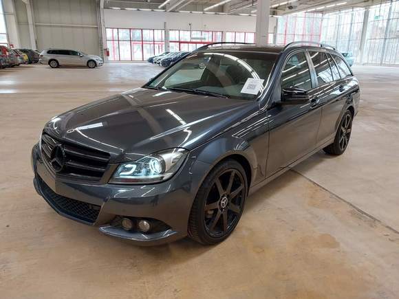 Pogled od napred levo