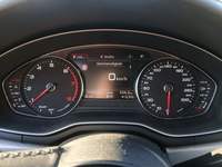 Pohled na přístrojovou desku