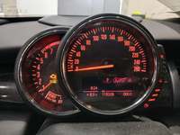 Pohled na přístrojovou desku