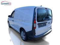 Skats no kreisās puses aizmugurē