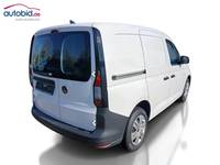 Skats no labās puses aizmugurē