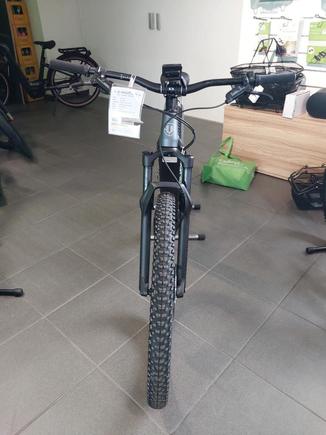 Náhled zpředu zleva