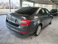 Pogled od pozadi desno