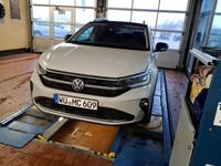 Pogled sprijeda lijevo