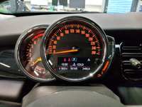 Pohled na přístrojovou desku