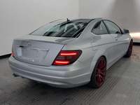 Pogled od pozadi desno