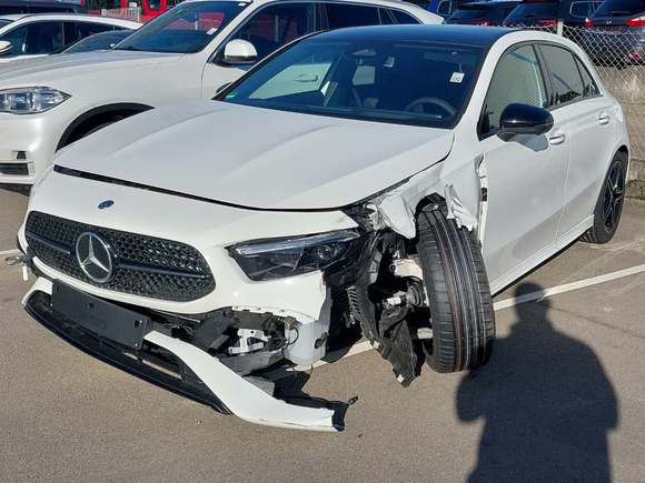 Pogled od napred levo