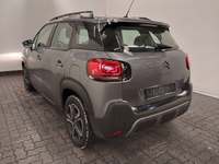 Pogled od pozadi levo