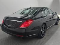 Pogled od pozadi desno