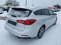 Pogled od pozadi desno