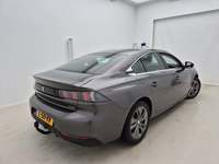 Pogled od pozadi desno