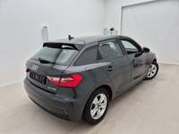 Pogled od pozadi desno