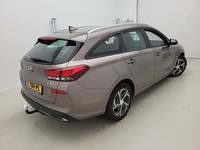 Pogled od pozadi desno