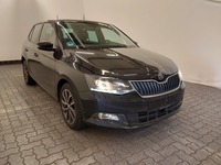 Pogled sprijeda desno