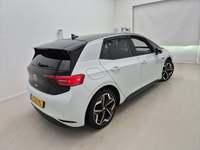 Widok z tyłu po stronie prawej