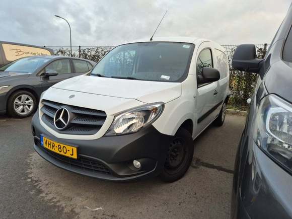 Pogled od napred levo