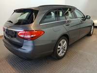 Pogled od pozadi desno