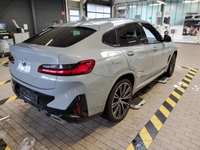 Pogled od pozadi desno