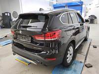 Pogled od pozadi desno